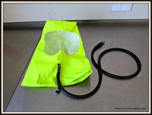 Een speciaal masker voor slachtoffers. De slang wordt aangekoppeld aan de lucht fles van de brandweerman. Door de slang blijft lucht lopen, zodat het slachtoffer kan blijven ademen. Het verbruikt 50 liter per minuut. 